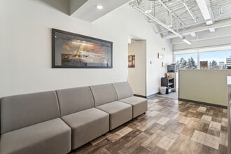 7005 Fairmount Dr SE, Calgary, AB à louer Photo intérieure– Image 2 sur 45