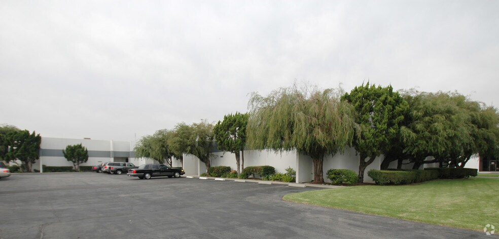 13909-13929 Struikman Rd, Cerritos, CA à louer - Photo de l’immeuble – Image 3 sur 10