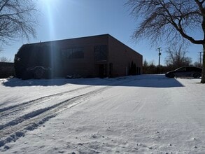 1881 Industrial Dr, Libertyville, IL à louer Photo intérieure– Image 1 sur 22