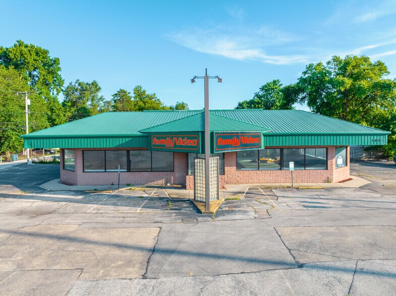 1802 N Grand Ave E, Springfield, IL à louer - Photo de l’immeuble – Image 1 sur 11