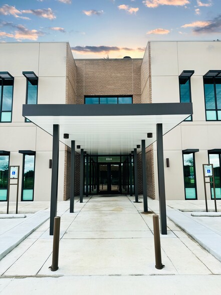 8524 Broadway St, Pearland, TX à louer - Photo de l’immeuble – Image 3 sur 4