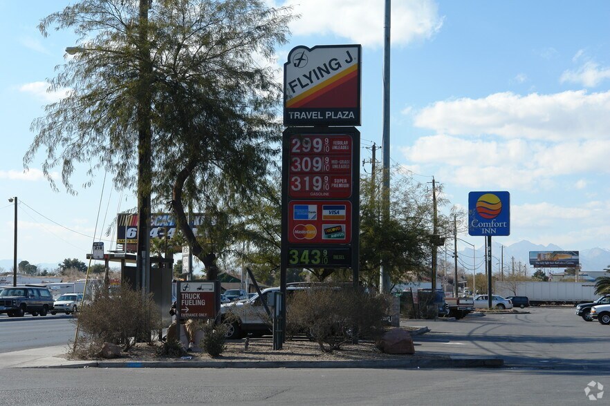 1000 E Cheyenne Ave, North Las Vegas, NV à vendre - Photo de l’immeuble – Image 2 sur 4