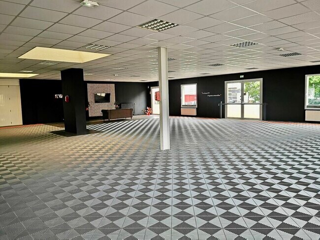 Plus de détails pour Local commercial à louer