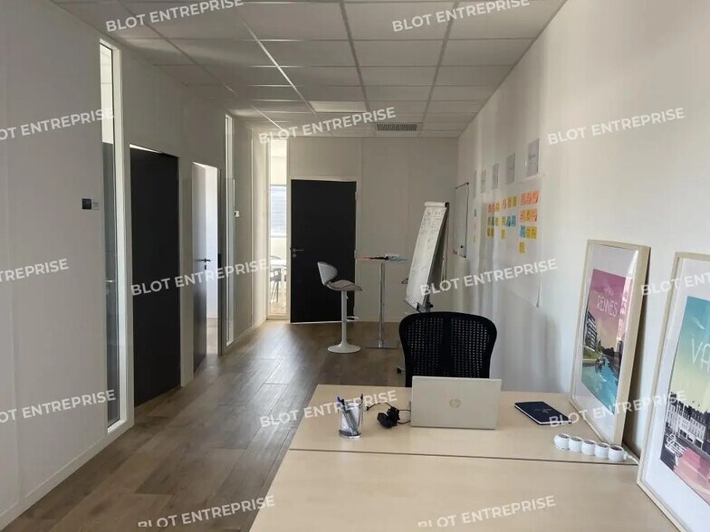 Bureau dans Séné à louer - Photo de l’immeuble – Image 2 sur 4