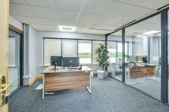 574 Manchester Rd, Bury à louer Photo intérieure– Image 2 sur 24