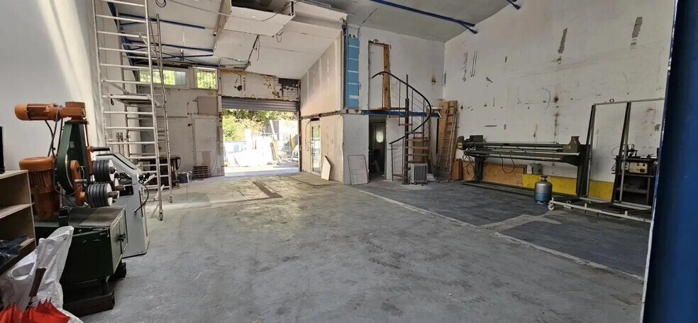 Industriel/Logistique dans La Trinité à vendre - Photo intérieure – Image 3 sur 9