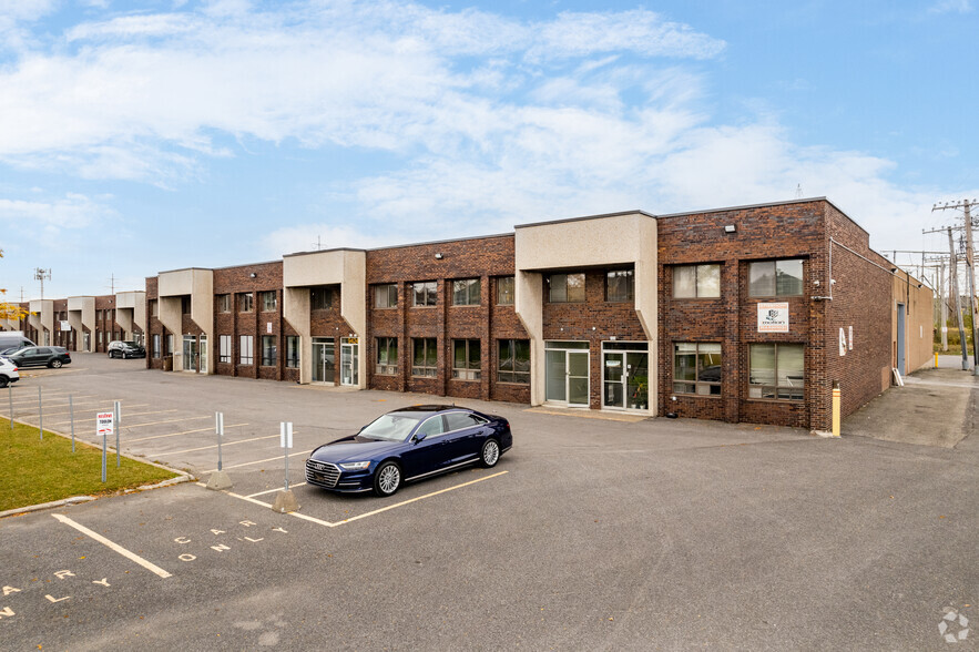 9380-9424 Boul Viau, Saint-leonard, QC à louer - Photo de l’immeuble – Image 3 sur 4