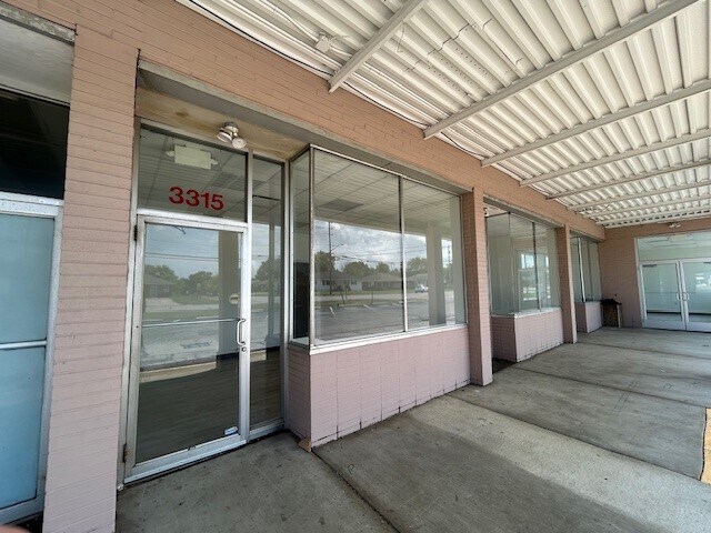 3311 Oberlin Ave, Lorain, OH à louer - Photo de l’immeuble – Image 2 sur 12
