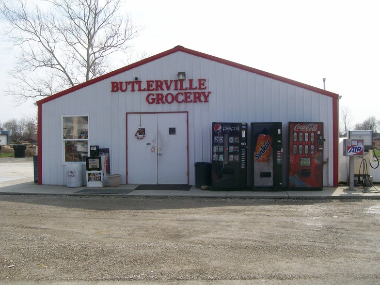 5185 E US Highway 50, Butlerville, IN à vendre - Photo de l’immeuble – Image 1 sur 3