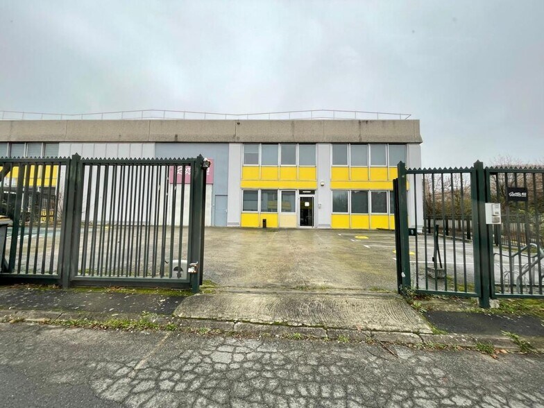Industriel/Logistique dans Ivry-sur-Seine à louer - Photo de l’immeuble – Image 1 sur 4