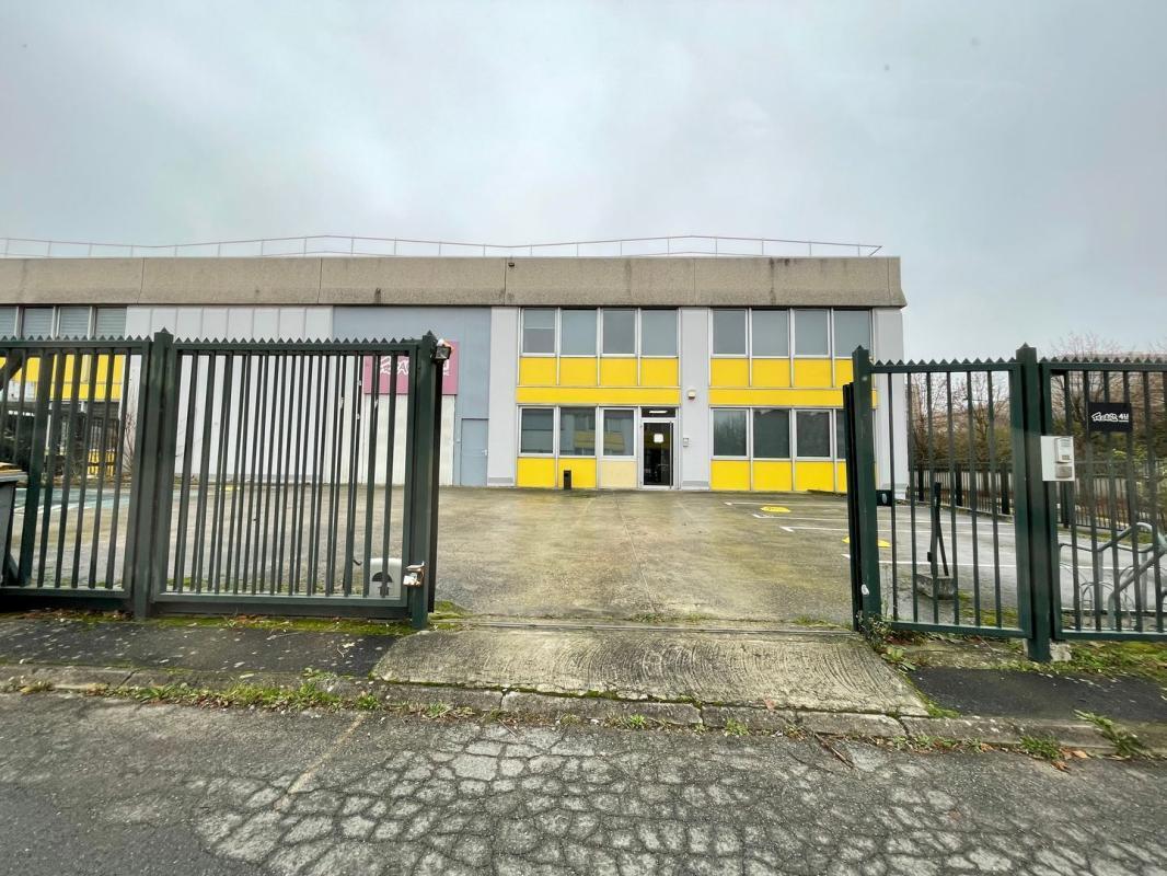 Industriel/Logistique dans Ivry-sur-Seine à louer Photo de l’immeuble– Image 1 sur 5