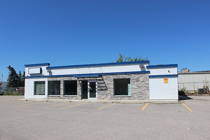 5214 Gaetz Ave, Red Deer, AB à vendre - Photo de l’immeuble – Image 1 sur 10