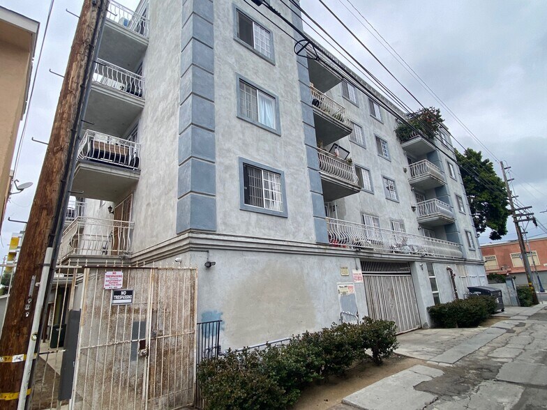 518 E 4th St, Long Beach, CA à vendre - Photo de l’immeuble – Image 2 sur 5