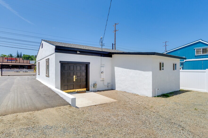 19620 Temescal Canyon Rd, Corona, CA à vendre - Photo de l’immeuble – Image 3 sur 27