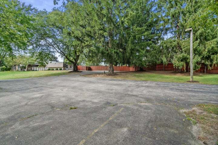 110 E Oak Crest Dr, Wales, WI à vendre - Photo de l’immeuble – Image 2 sur 5