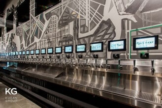 2211 N Milwaukee Ave, Chicago, IL à louer Photo intérieure– Image 2 sur 7