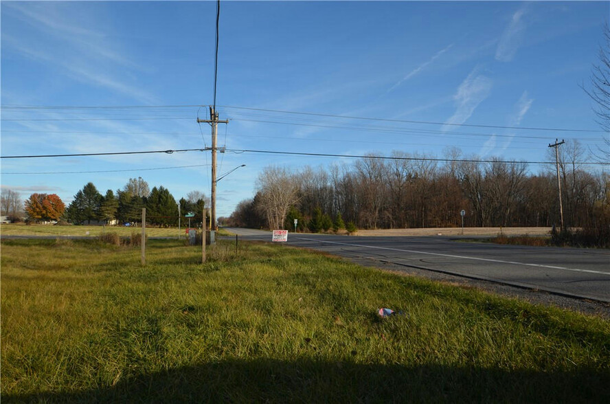 000 Hulberton Rd, Holley, NY à vendre - Photo de l’immeuble – Image 2 sur 10
