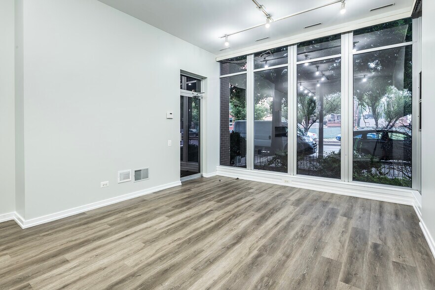 2716 N Ashland Ave, Chicago, IL à vendre - Photo de l’immeuble – Image 3 sur 12