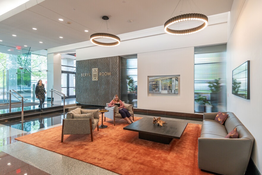 1751 Pinnacle Dr, McLean, VA à louer - Photo intérieure – Image 2 sur 27