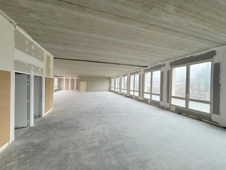Bureau dans Versailles à louer - Photo de l’immeuble – Image 2 sur 12