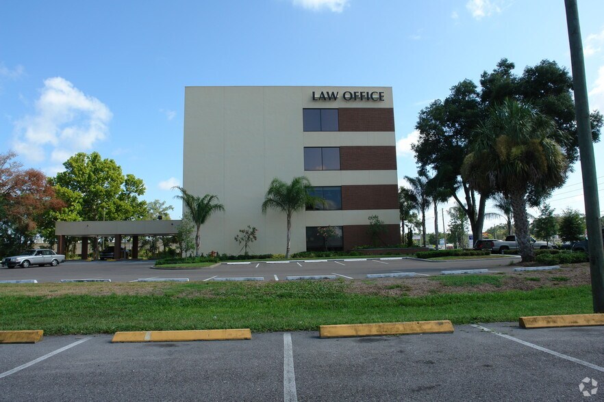 1450 S Woodland Blvd, Deland, FL à louer - Photo de l’immeuble – Image 3 sur 8