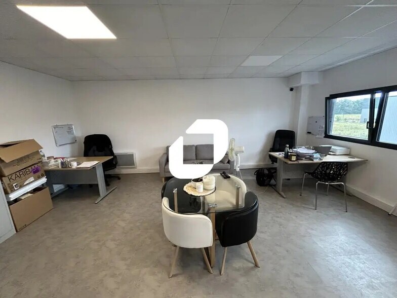 Local d’activités dans Saint-Pierre-du-Perray à louer - Photo intérieure – Image 3 sur 4