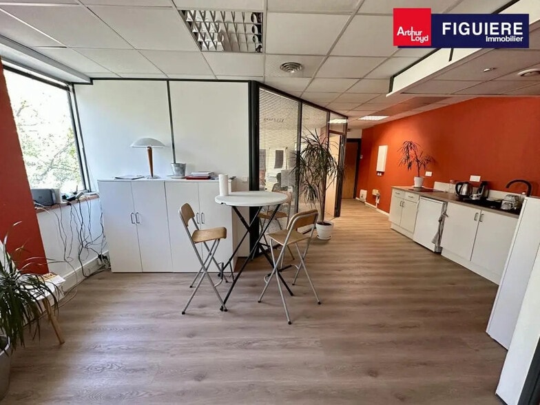 235 Rue Léon Foucault, Aix-en-Provence à vendre - Photo de l’immeuble – Image 2 sur 10