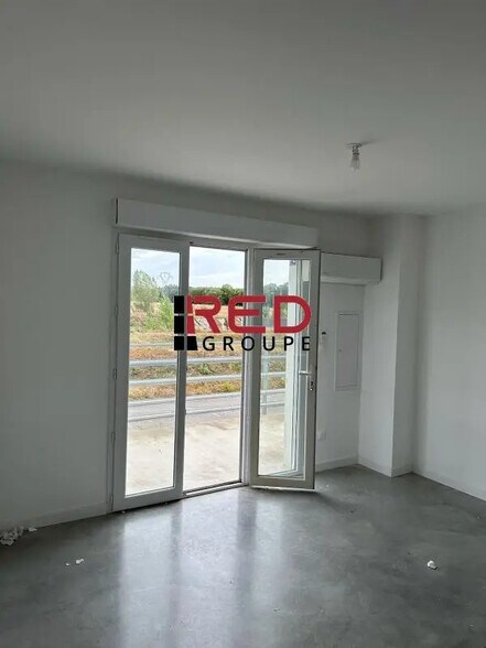 Bureau dans Châteauneuf-le-Rouge à louer - Photo de l’immeuble – Image 1 sur 5