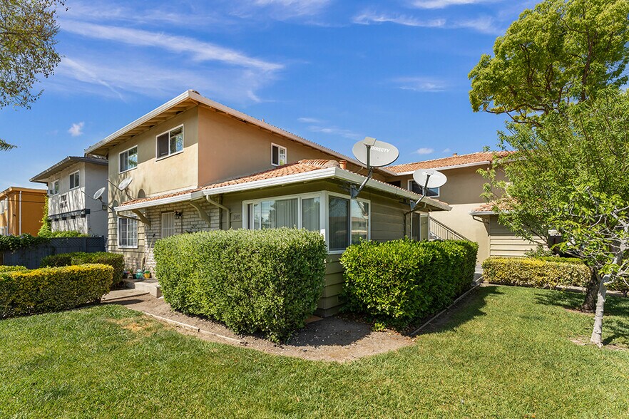 2100 Sahara Way, Santa Clara, CA à vendre - Photo de l’immeuble – Image 2 sur 20