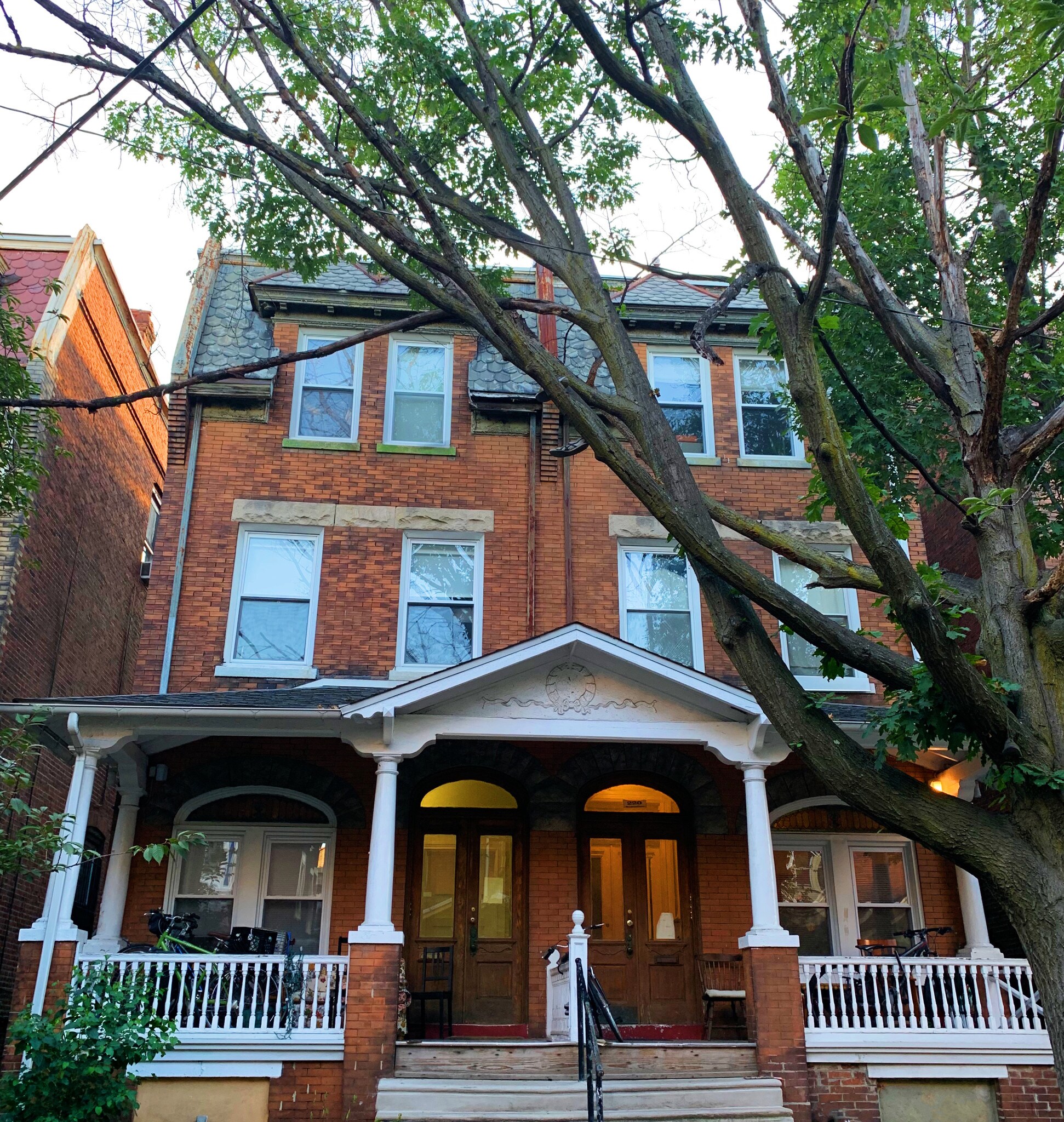 222 Buckingham Pl, Philadelphia, PA à vendre Photo principale– Image 1 sur 9