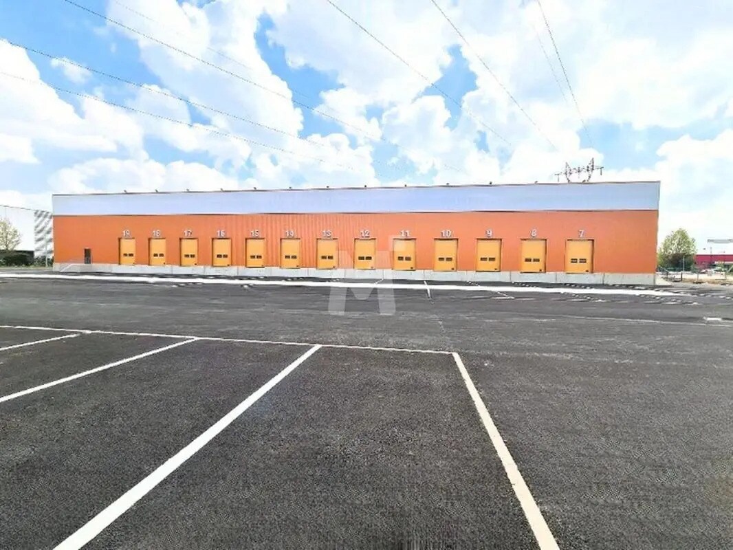 Bureau dans Le Coudray-Montceaux à louer Photo de l’immeuble– Image 1 sur 11