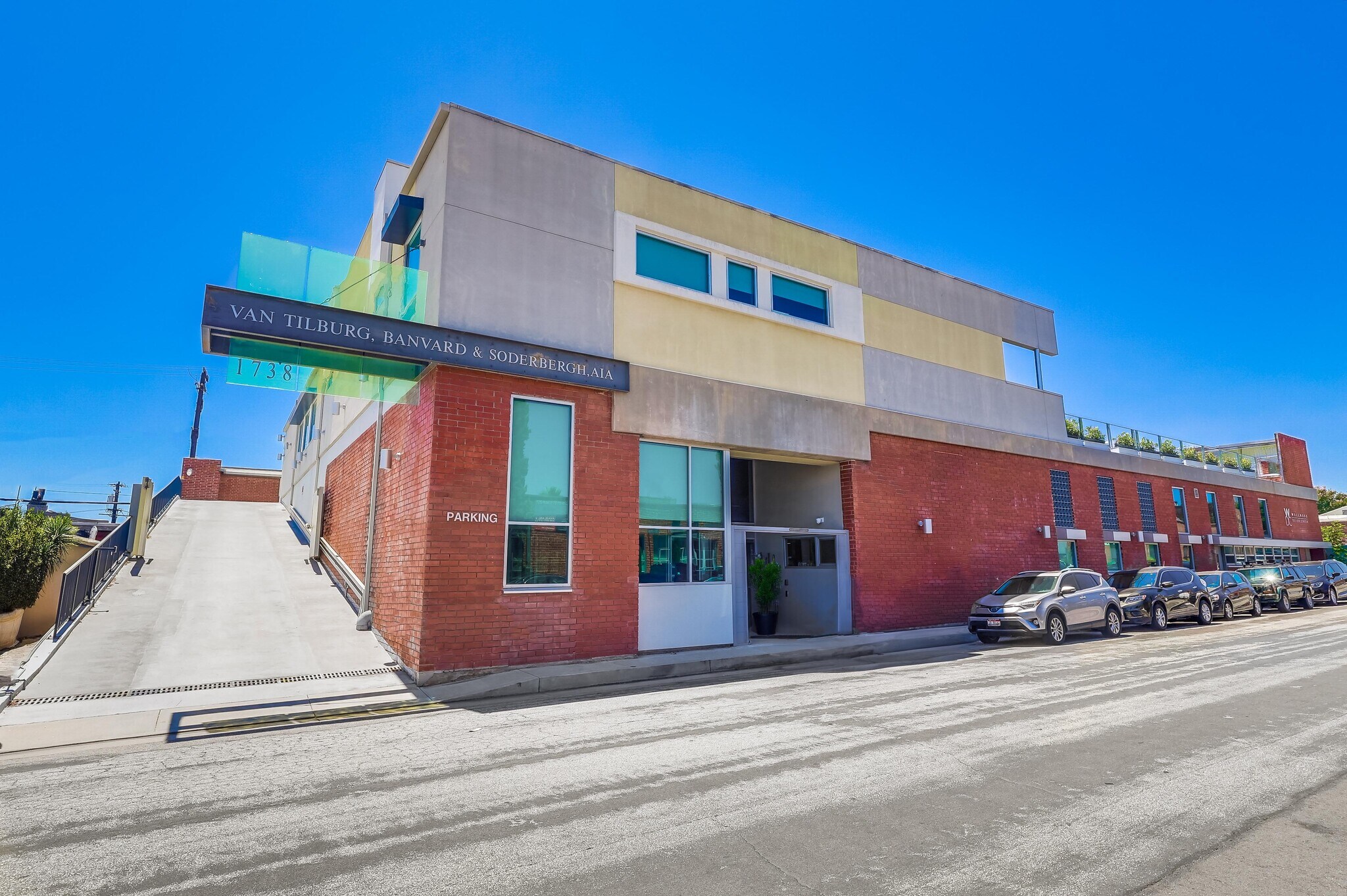 1738 Berkeley St, Santa Monica, CA à louer Photo de l’immeuble– Image 1 sur 16