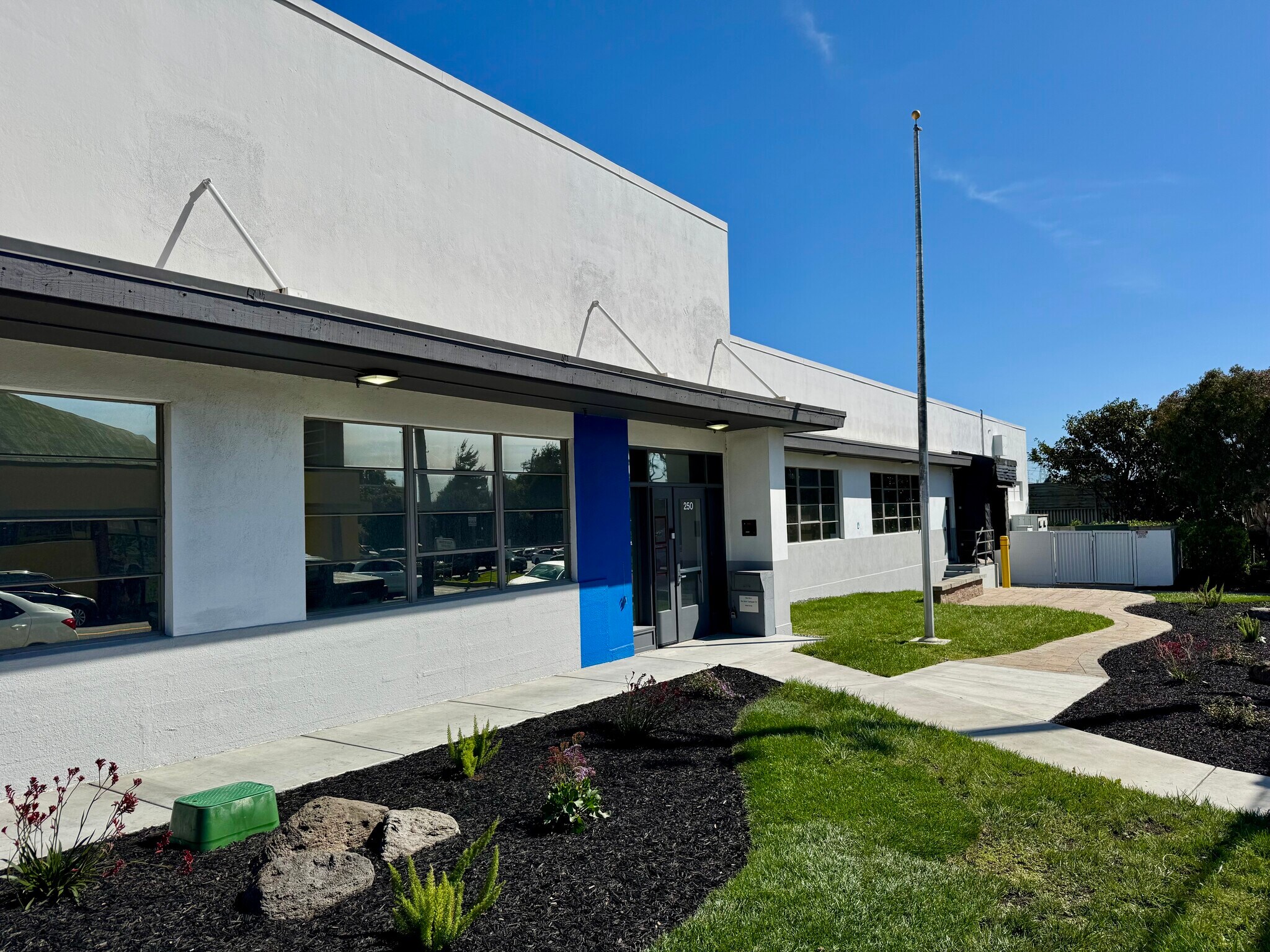 250 Hillside Blvd, South San Francisco, CA à louer Photo principale– Image 1 sur 17