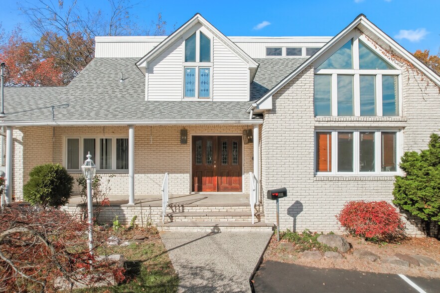 1818 Oak Tree Rd, Edison, NJ à louer - Photo de l’immeuble – Image 3 sur 30