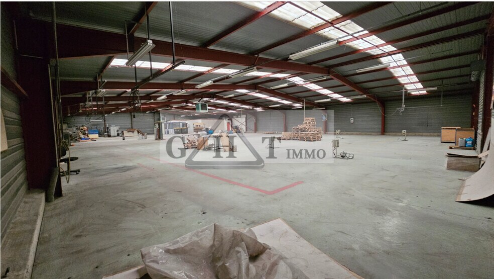 Industriel/Logistique dans Neuilly-en-Thelle à vendre - Photo de l’immeuble – Image 1 sur 6