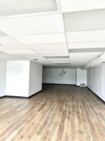 2419 S Campbell Ave, Springfield, MO à louer - Photo de l’immeuble – Image 2 sur 13