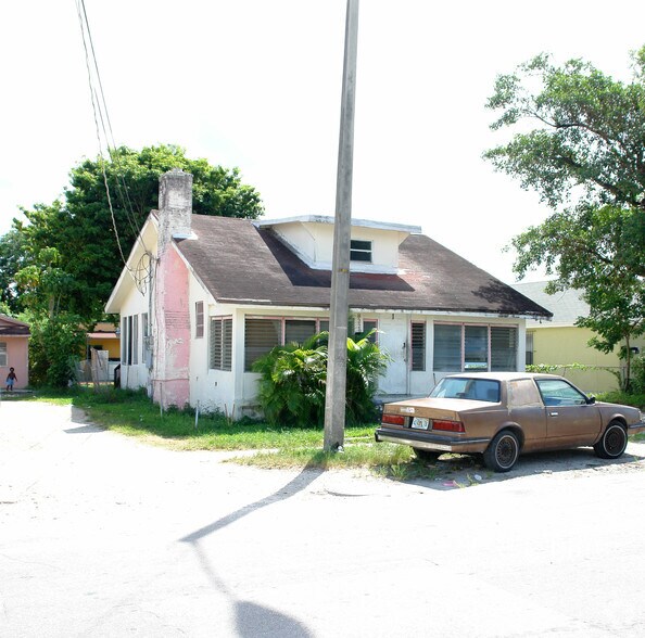 8229 NE 1st Ave, Miami, FL à vendre - Photo de l’immeuble – Image 2 sur 2