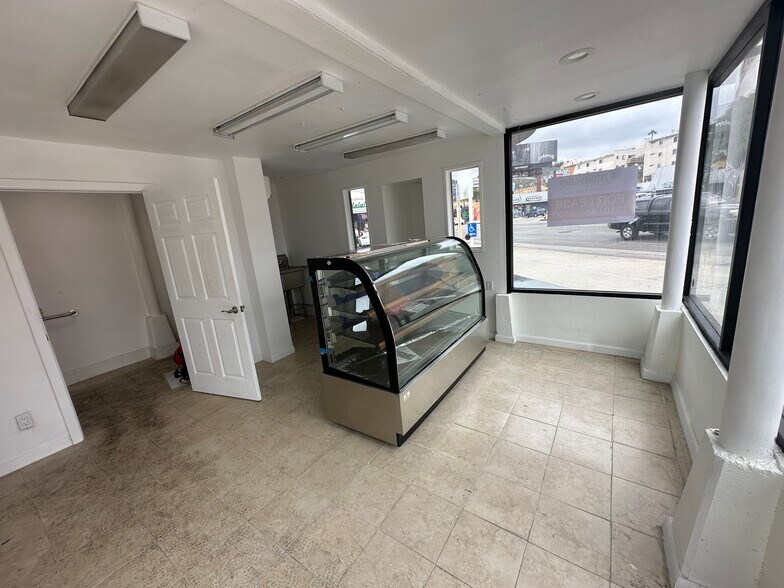 7300 W Sunset Blvd, Los Angeles, CA à louer - Photo de l’immeuble – Image 3 sur 9