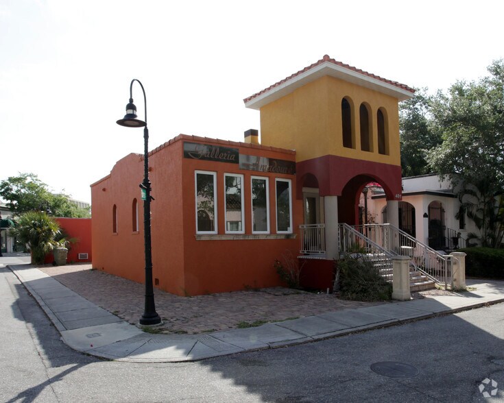 401 Burns Ct, Sarasota, FL à vendre - Photo principale – Image 1 sur 15
