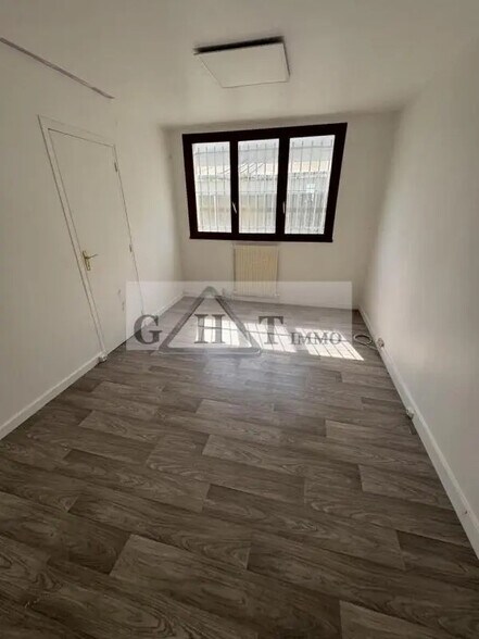 Bureau dans Wissous à louer - Photo de l’immeuble – Image 1 sur 6