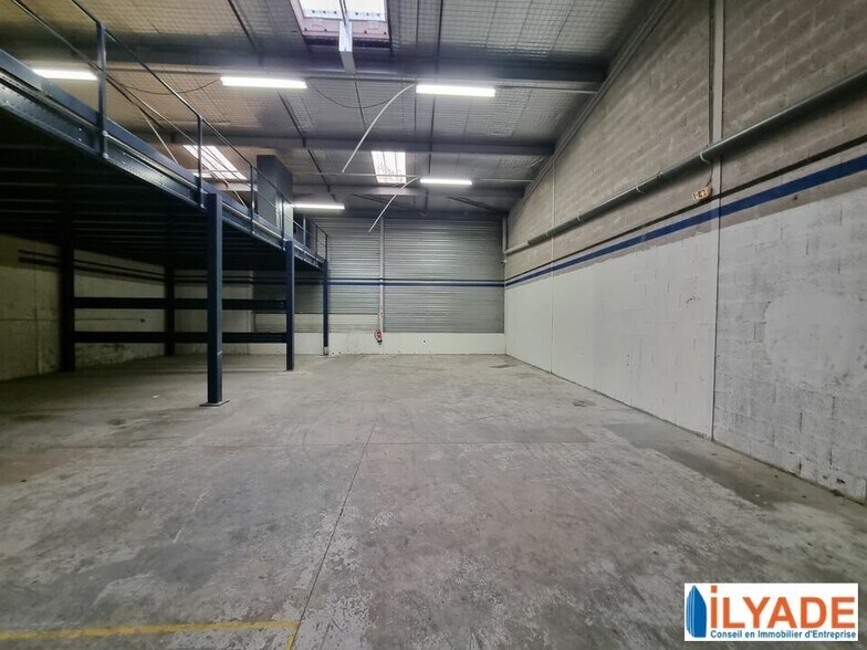 35-37 Rue De Berlin, Vitrolles à louer - Photo de l’immeuble – Image 2 sur 14