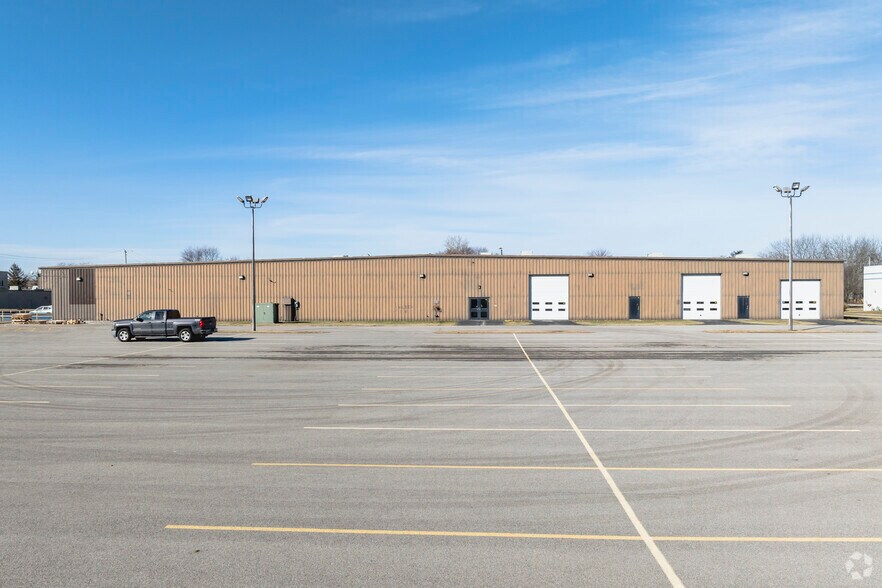 2249 Tracy Rd, Northwood, OH à vendre - Photo de l’immeuble – Image 2 sur 6