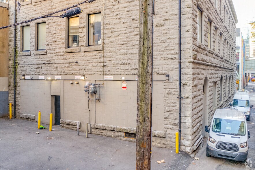 524-526 Granville St, Vancouver, BC à louer - Photo de l’immeuble – Image 3 sur 5