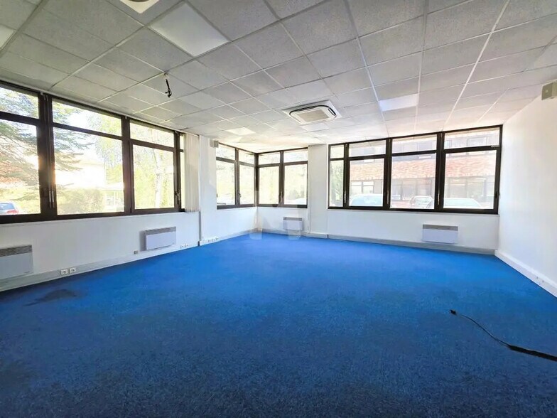 Bureau dans Verrières-le-Buisson à louer - Photo de l’immeuble – Image 2 sur 8