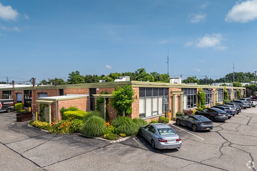 260-286 Newtown Rd, Plainview, NY à louer - Photo principale – Image 1 sur 5
