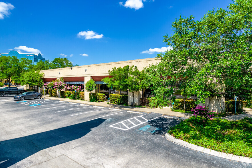 1006-1030 Central Pky S, San Antonio, TX à louer - Photo de l’immeuble – Image 1 sur 8