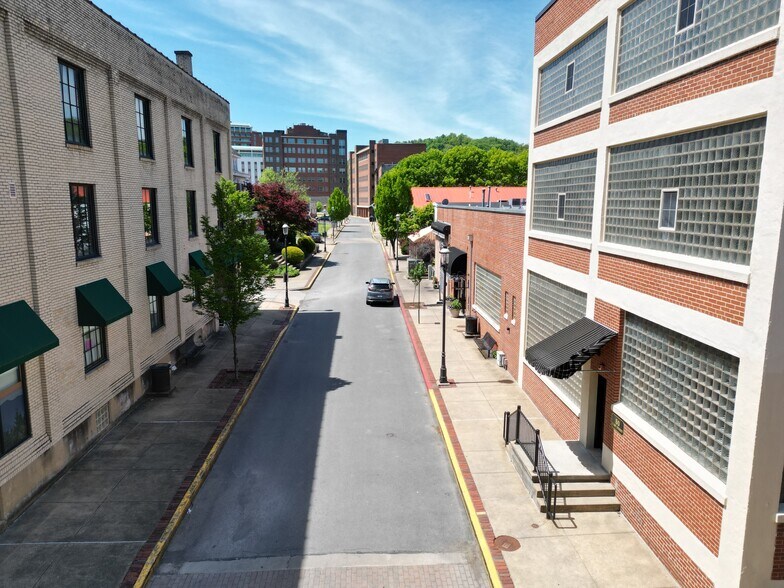 50 Clay St, Morgantown, WV à louer - Photo de l’immeuble – Image 3 sur 32