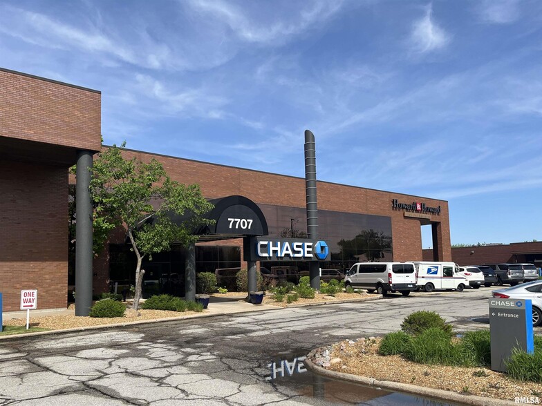 7707 N Knoxville Ave, Peoria, IL à louer - Photo de l’immeuble – Image 2 sur 3