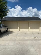 1922 Victoria Ave, Fort Myers, FL à louer Photo de l’immeuble– Image 2 sur 3