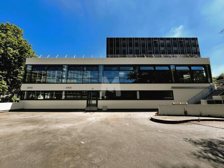 Bureau dans Évry-Courcouronnes à louer - Photo de l’immeuble – Image 1 sur 2